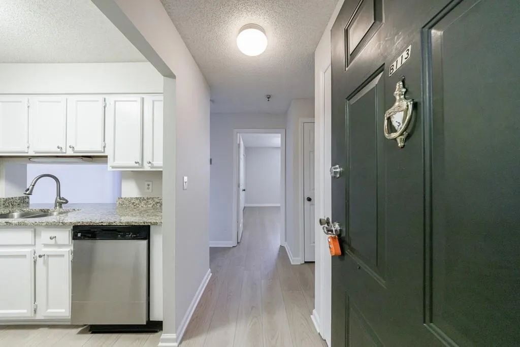 300 Johnson Ferry Road Ne Unit B113, Atlanta, Georgia 30328, 2 Bedrooms Bedrooms, ,2 BathroomsBathrooms,Residential,For Sale,300 Johnson Ferry Road Ne Unit B113,7699405