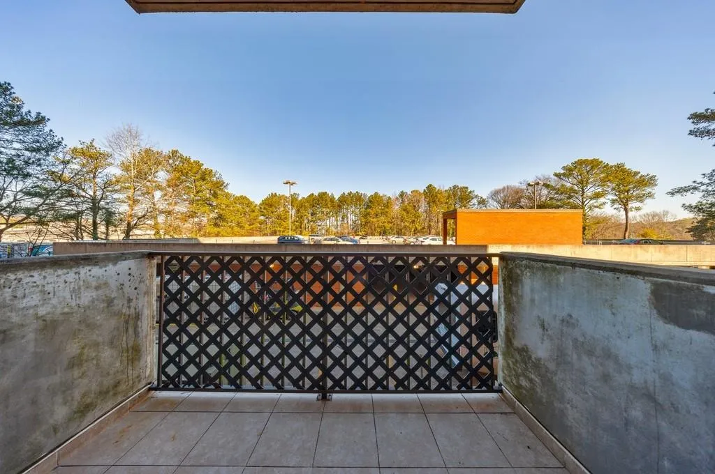 300 Johnson Ferry Road Ne Unit B113, Atlanta, Georgia 30328, 2 Bedrooms Bedrooms, ,2 BathroomsBathrooms,Residential,For Sale,300 Johnson Ferry Road Ne Unit B113,7699405
