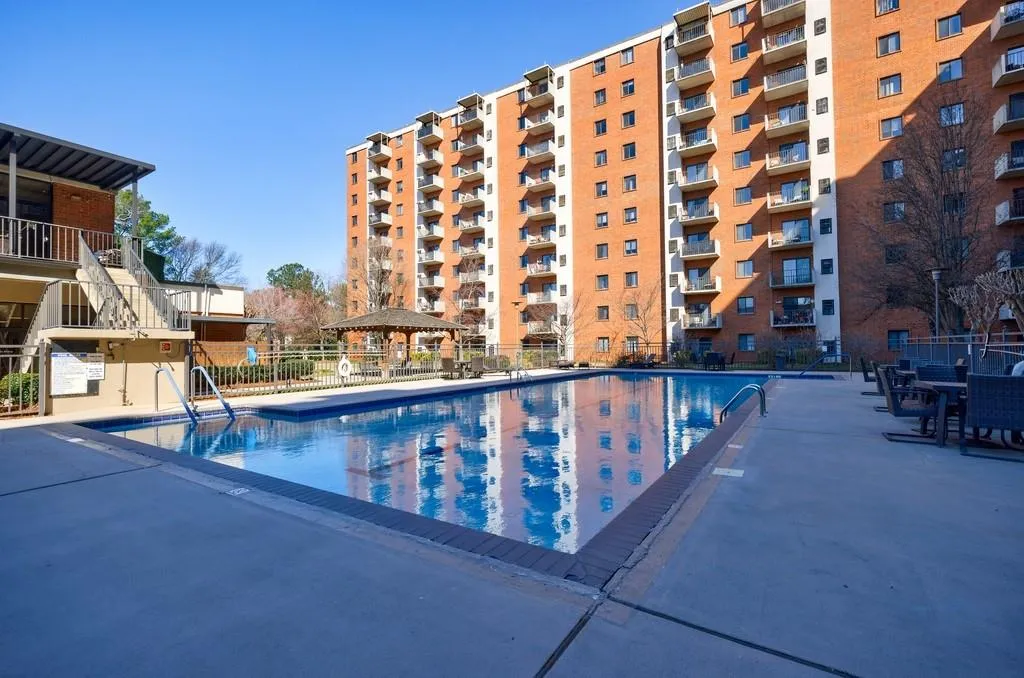 300 Johnson Ferry Road Ne Unit B113, Atlanta, Georgia 30328, 2 Bedrooms Bedrooms, ,2 BathroomsBathrooms,Residential,For Sale,300 Johnson Ferry Road Ne Unit B113,7699405
