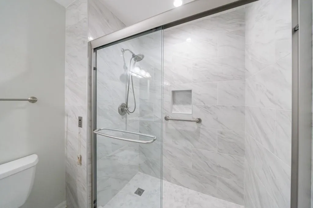300 Johnson Ferry Road Ne Unit B113, Atlanta, Georgia 30328, 2 Bedrooms Bedrooms, ,2 BathroomsBathrooms,Residential,For Sale,300 Johnson Ferry Road Ne Unit B113,7699405
