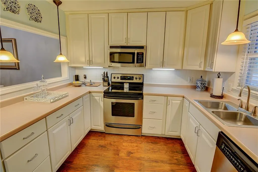 111 Bainbridge Drive, Atlanta, Georgia 30327, 2 Bedrooms Bedrooms, ,2 BathroomsBathrooms,Residential,Sold,111 Bainbridge Drive,5854729