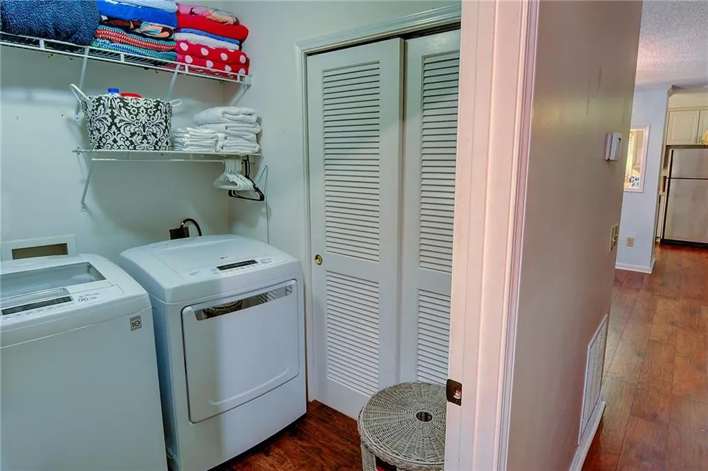 111 Bainbridge Drive, Atlanta, Georgia 30327, 2 Bedrooms Bedrooms, ,2 BathroomsBathrooms,Residential,Sold,111 Bainbridge Drive,5854729