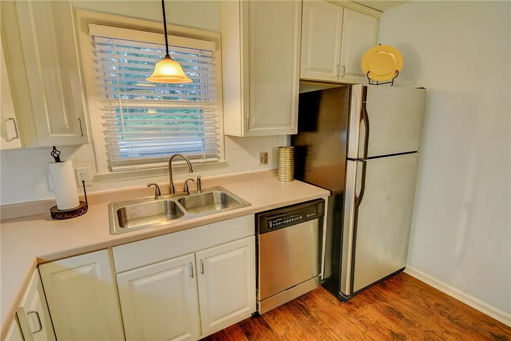 111 Bainbridge Drive, Atlanta, Georgia 30327, 2 Bedrooms Bedrooms, ,2 BathroomsBathrooms,Residential,Sold,111 Bainbridge Drive,5854729