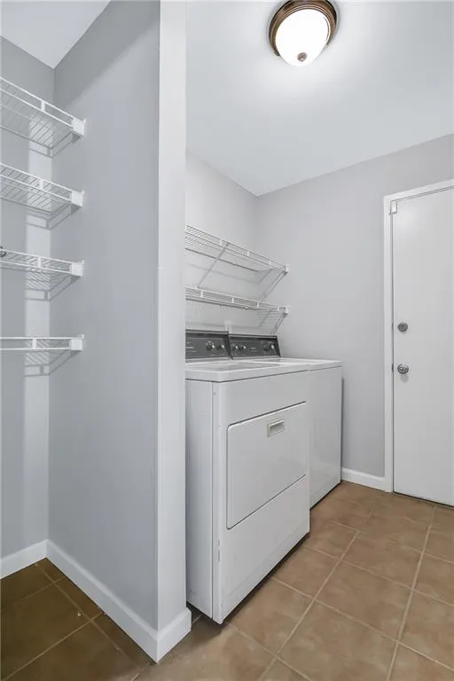 6806 Glenridge Drive Unit G, Sandy Springs, Georgia 30328, 2 Bedrooms Bedrooms, ,2 BathroomsBathrooms,Residential,Sold,6806 Glenridge Drive Unit G,6603804