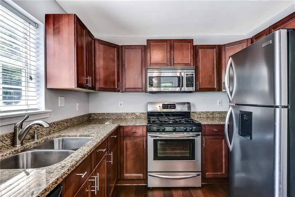 6806 Glenridge Drive Unit G, Sandy Springs, Georgia 30328, 2 Bedrooms Bedrooms, ,2 BathroomsBathrooms,Residential,Sold,6806 Glenridge Drive Unit G,6603804