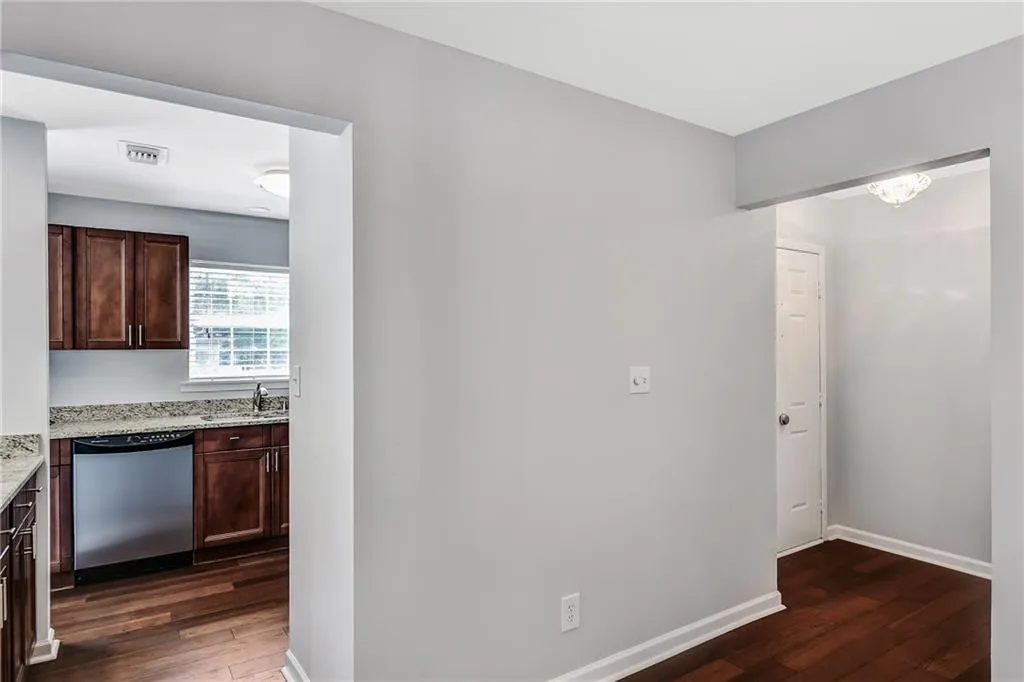 6806 Glenridge Drive Unit G, Sandy Springs, Georgia 30328, 2 Bedrooms Bedrooms, ,2 BathroomsBathrooms,Residential,Sold,6806 Glenridge Drive Unit G,6603804