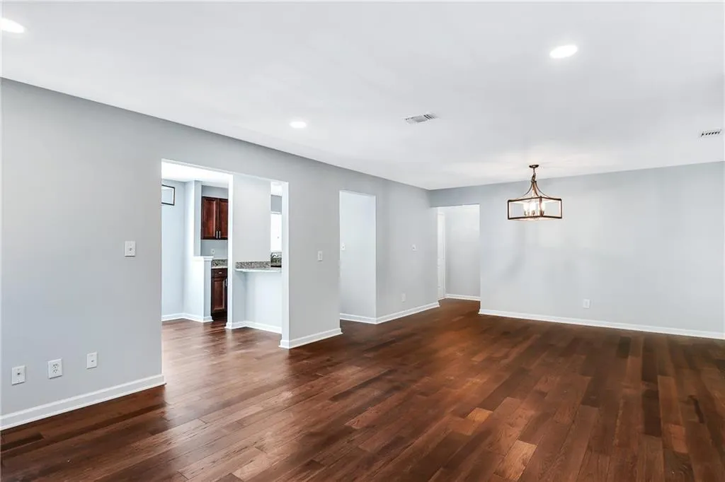 6806 Glenridge Drive Unit G, Sandy Springs, Georgia 30328, 2 Bedrooms Bedrooms, ,2 BathroomsBathrooms,Residential,Sold,6806 Glenridge Drive Unit G,6603804