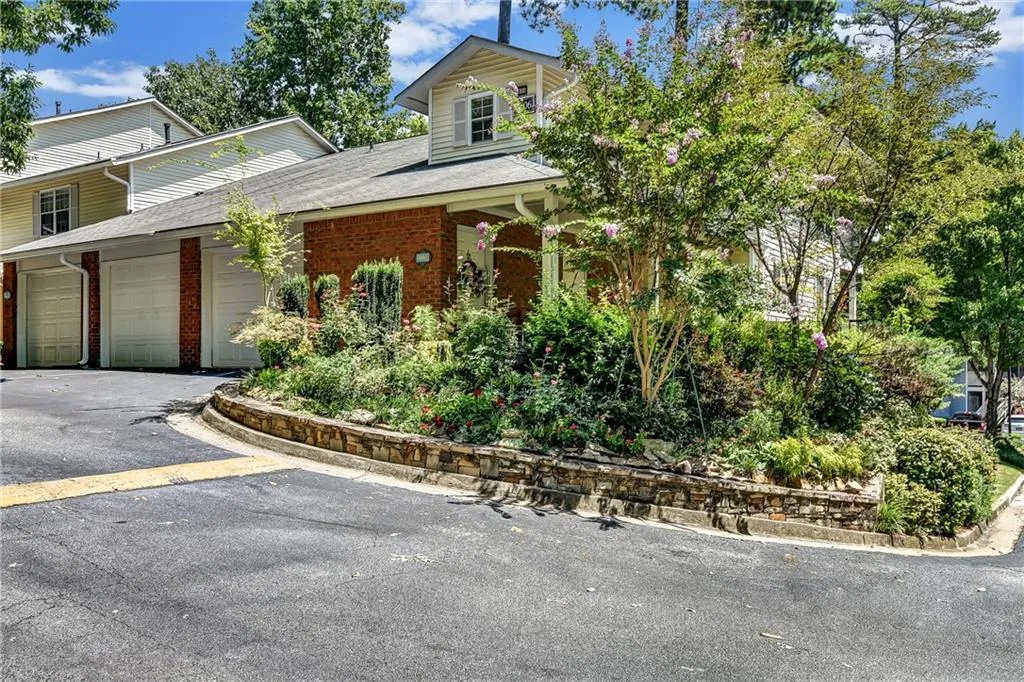 6806 Glenridge Drive Unit G, Sandy Springs, Georgia 30328, 2 Bedrooms Bedrooms, ,2 BathroomsBathrooms,Residential,Sold,6806 Glenridge Drive Unit G,6603804