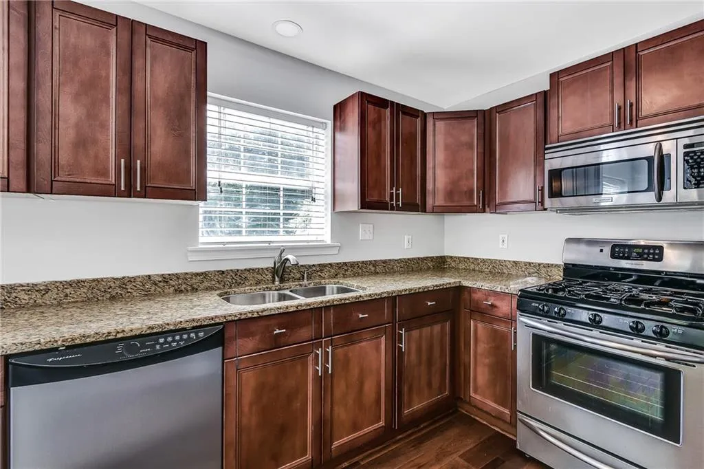 6806 Glenridge Drive Unit G, Sandy Springs, Georgia 30328, 2 Bedrooms Bedrooms, ,2 BathroomsBathrooms,Residential,Sold,6806 Glenridge Drive Unit G,6603804