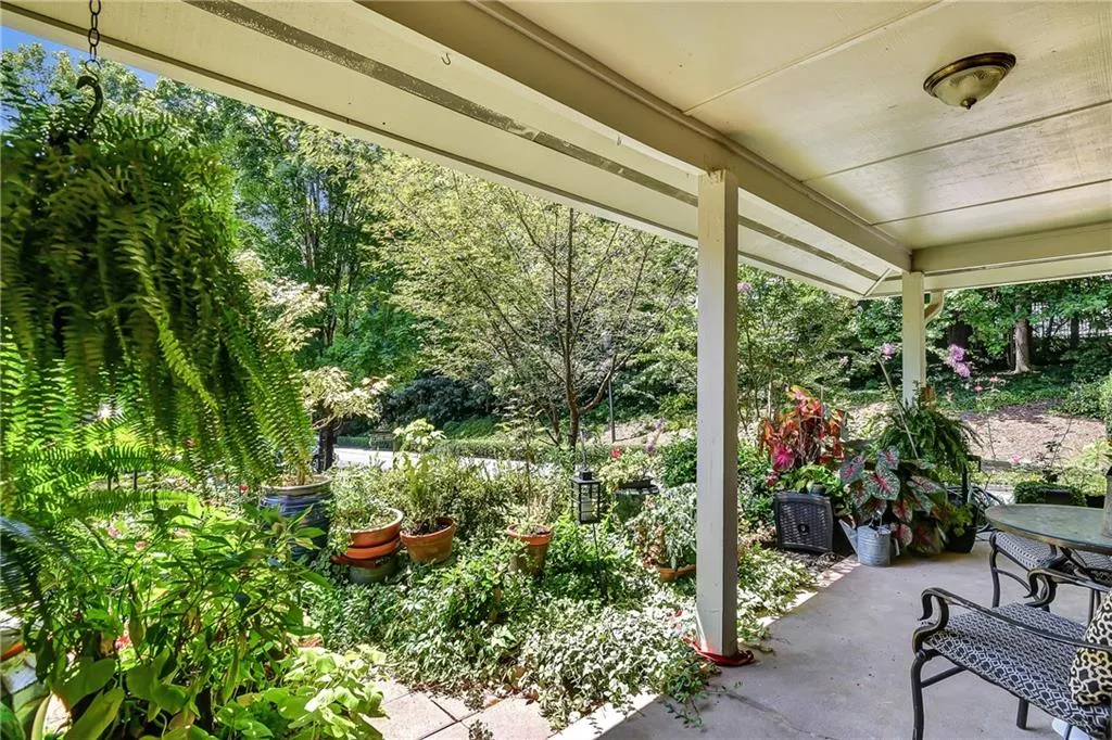 6806 Glenridge Drive Unit G, Sandy Springs, Georgia 30328, 2 Bedrooms Bedrooms, ,2 BathroomsBathrooms,Residential,Sold,6806 Glenridge Drive Unit G,6603804