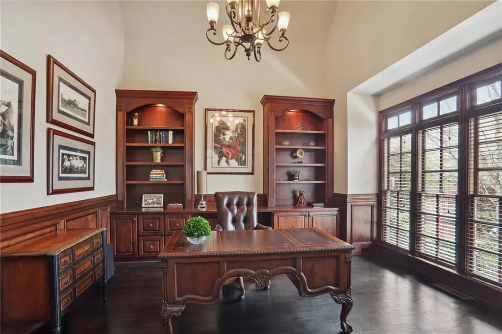 624 Windsor Parkway, Atlanta, Georgia 30342, 4 Bedrooms Bedrooms, ,5 BathroomsBathrooms,Residential,Sold,624 Windsor Parkway,7358131