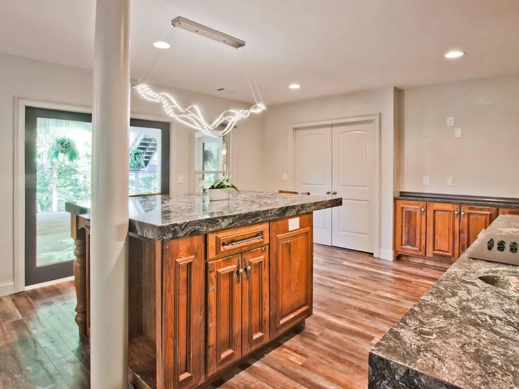 8420 Valemont Drive, Sandy Springs, Georgia 30350, 5 Bedrooms Bedrooms, ,4 BathroomsBathrooms,Residential,Sold,8420 Valemont Drive,6775207