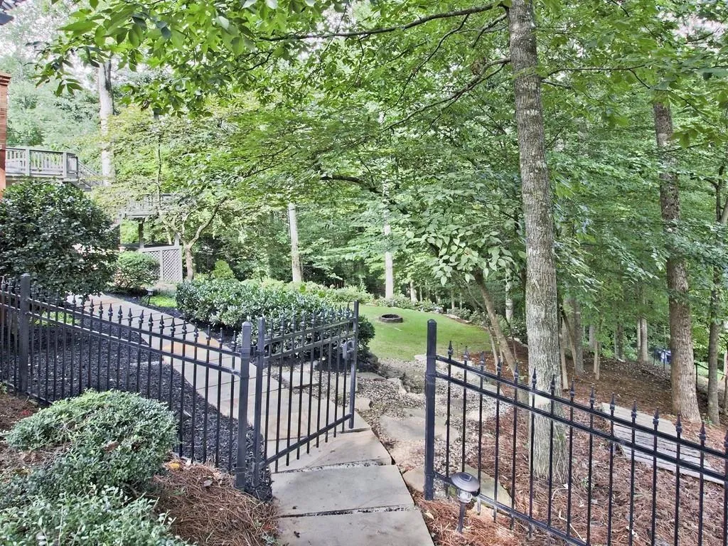 8420 Valemont Drive, Sandy Springs, Georgia 30350, 5 Bedrooms Bedrooms, ,4 BathroomsBathrooms,Residential,Sold,8420 Valemont Drive,6775207