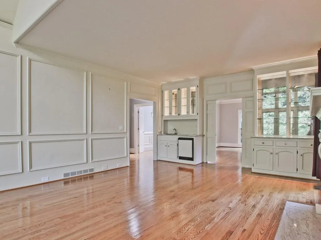 8420 Valemont Drive, Sandy Springs, Georgia 30350, 5 Bedrooms Bedrooms, ,4 BathroomsBathrooms,Residential,Sold,8420 Valemont Drive,6775207