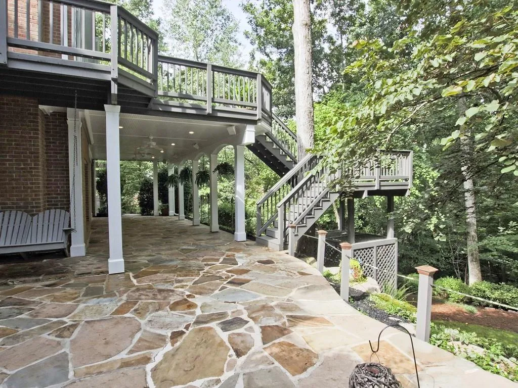 8420 Valemont Drive, Sandy Springs, Georgia 30350, 5 Bedrooms Bedrooms, ,4 BathroomsBathrooms,Residential,Sold,8420 Valemont Drive,6775207