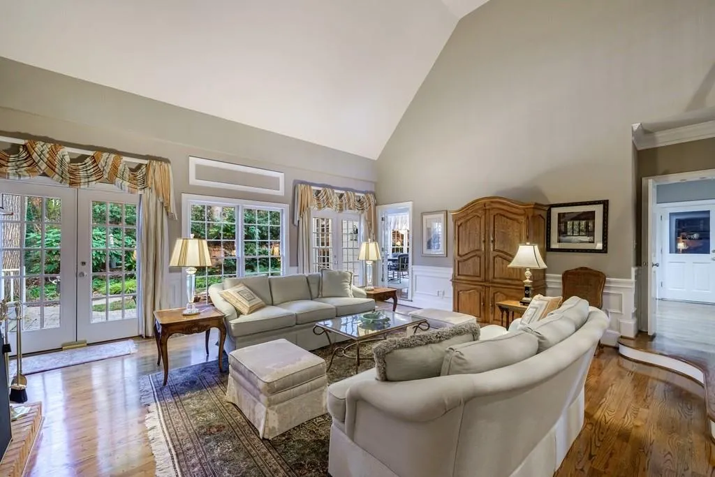 40 Quarry Lake Court, Sandy Springs, Georgia 30342, 4 Bedrooms Bedrooms, ,4 BathroomsBathrooms,Residential,Sold,40 Quarry Lake Court,6974704