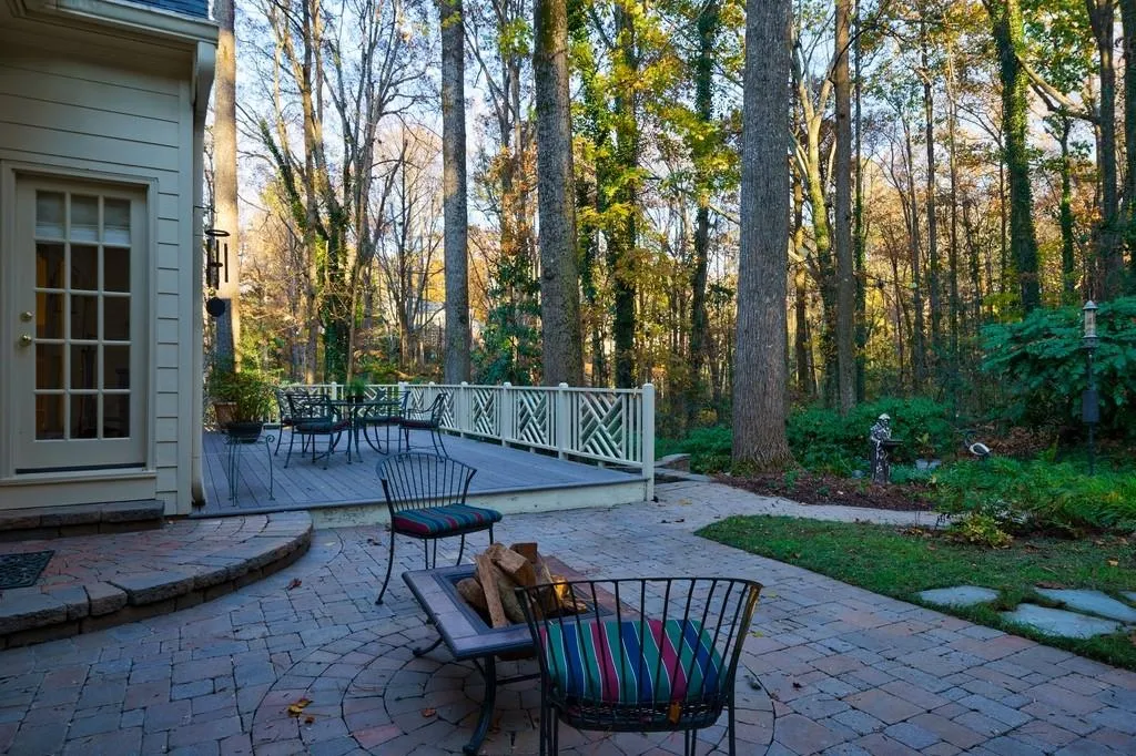 40 Quarry Lake Court, Sandy Springs, Georgia 30342, 4 Bedrooms Bedrooms, ,4 BathroomsBathrooms,Residential,Sold,40 Quarry Lake Court,6974704