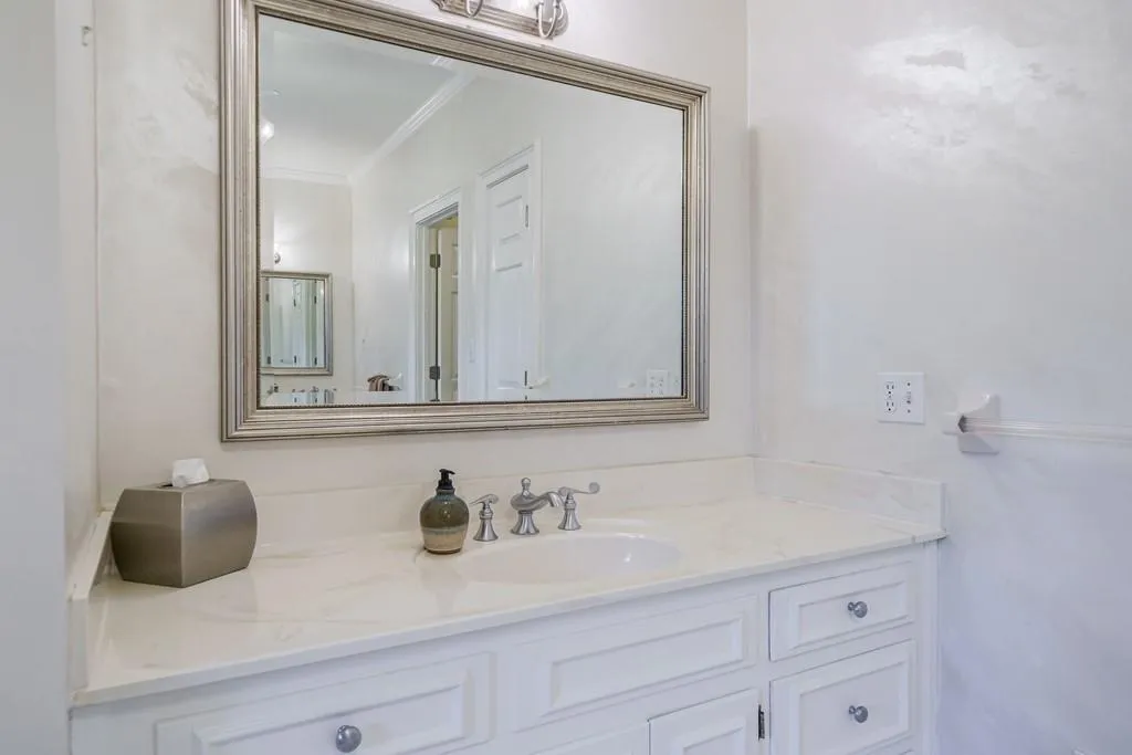 40 Quarry Lake Court, Sandy Springs, Georgia 30342, 4 Bedrooms Bedrooms, ,4 BathroomsBathrooms,Residential,Sold,40 Quarry Lake Court,6974704