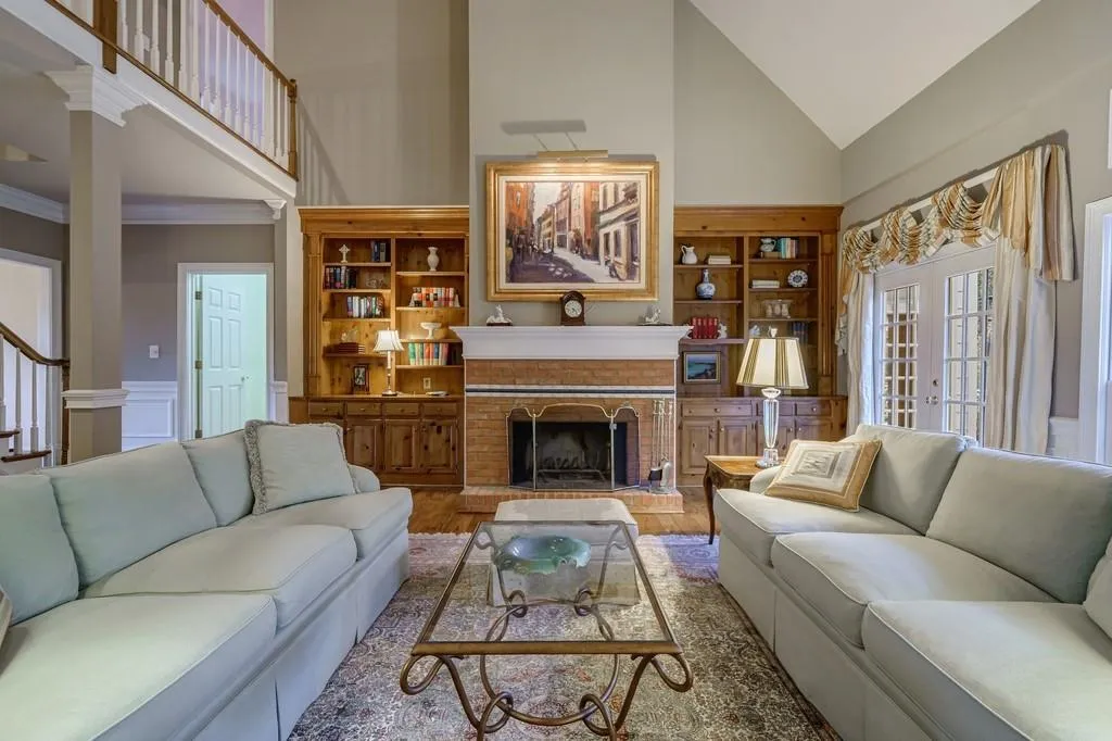 40 Quarry Lake Court, Sandy Springs, Georgia 30342, 4 Bedrooms Bedrooms, ,4 BathroomsBathrooms,Residential,Sold,40 Quarry Lake Court,6974704