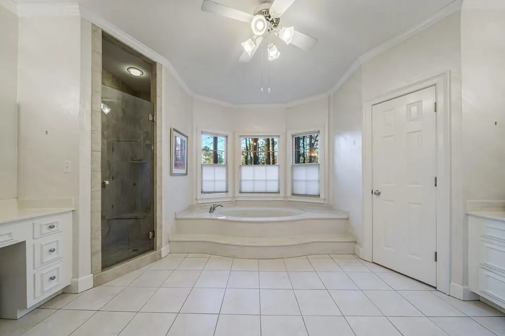 40 Quarry Lake Court, Sandy Springs, Georgia 30342, 4 Bedrooms Bedrooms, ,4 BathroomsBathrooms,Residential,Sold,40 Quarry Lake Court,6974704