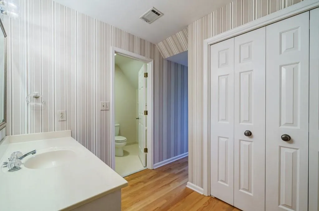 40 Quarry Lake Court, Sandy Springs, Georgia 30342, 4 Bedrooms Bedrooms, ,4 BathroomsBathrooms,Residential,Sold,40 Quarry Lake Court,6974704