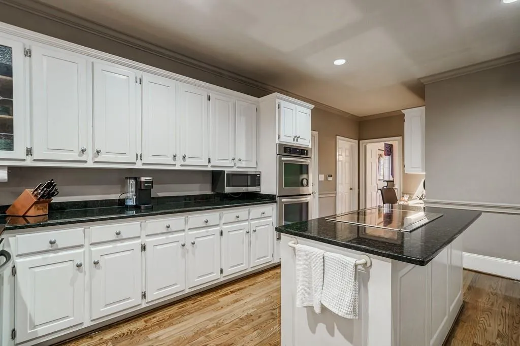 40 Quarry Lake Court, Sandy Springs, Georgia 30342, 4 Bedrooms Bedrooms, ,4 BathroomsBathrooms,Residential,Sold,40 Quarry Lake Court,6974704