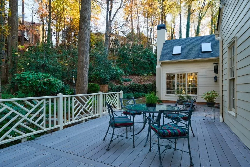 40 Quarry Lake Court, Sandy Springs, Georgia 30342, 4 Bedrooms Bedrooms, ,4 BathroomsBathrooms,Residential,Sold,40 Quarry Lake Court,6974704