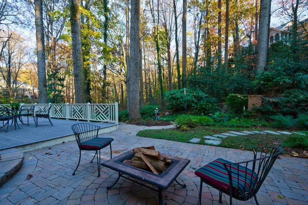 40 Quarry Lake Court, Sandy Springs, Georgia 30342, 4 Bedrooms Bedrooms, ,4 BathroomsBathrooms,Residential,Sold,40 Quarry Lake Court,6974704