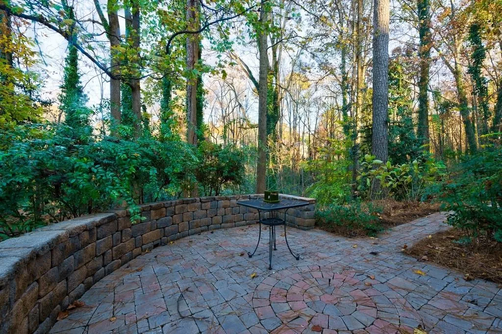 40 Quarry Lake Court, Sandy Springs, Georgia 30342, 4 Bedrooms Bedrooms, ,4 BathroomsBathrooms,Residential,Sold,40 Quarry Lake Court,6974704