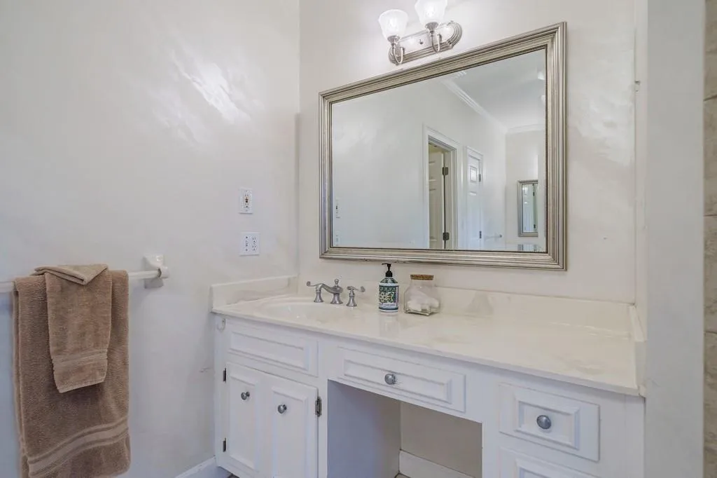 40 Quarry Lake Court, Sandy Springs, Georgia 30342, 4 Bedrooms Bedrooms, ,4 BathroomsBathrooms,Residential,Sold,40 Quarry Lake Court,6974704