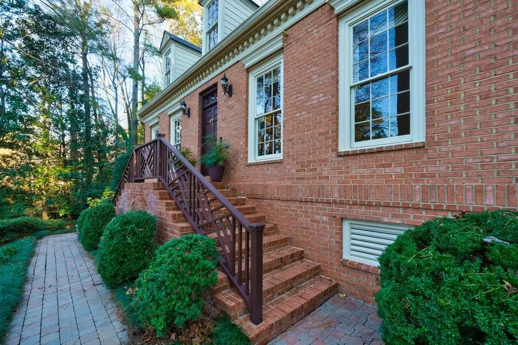 40 Quarry Lake Court, Sandy Springs, Georgia 30342, 4 Bedrooms Bedrooms, ,4 BathroomsBathrooms,Residential,Sold,40 Quarry Lake Court,6974704