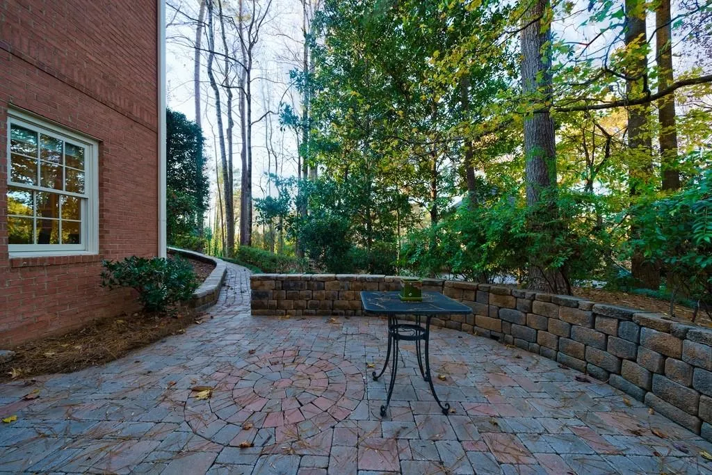 40 Quarry Lake Court, Sandy Springs, Georgia 30342, 4 Bedrooms Bedrooms, ,4 BathroomsBathrooms,Residential,Sold,40 Quarry Lake Court,6974704