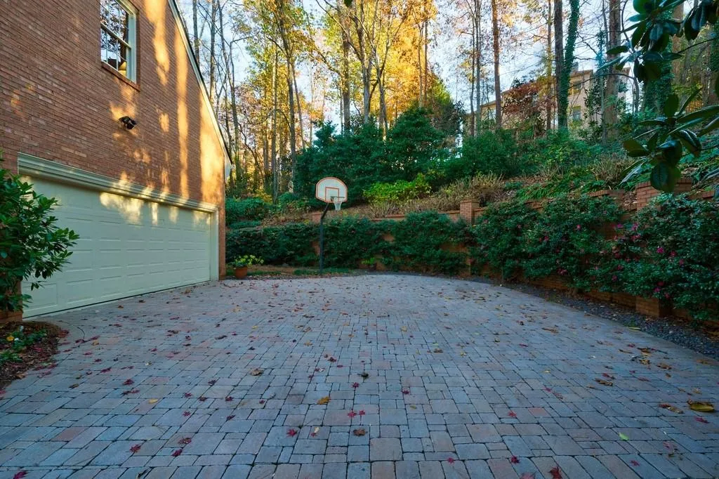 40 Quarry Lake Court, Sandy Springs, Georgia 30342, 4 Bedrooms Bedrooms, ,4 BathroomsBathrooms,Residential,Sold,40 Quarry Lake Court,6974704