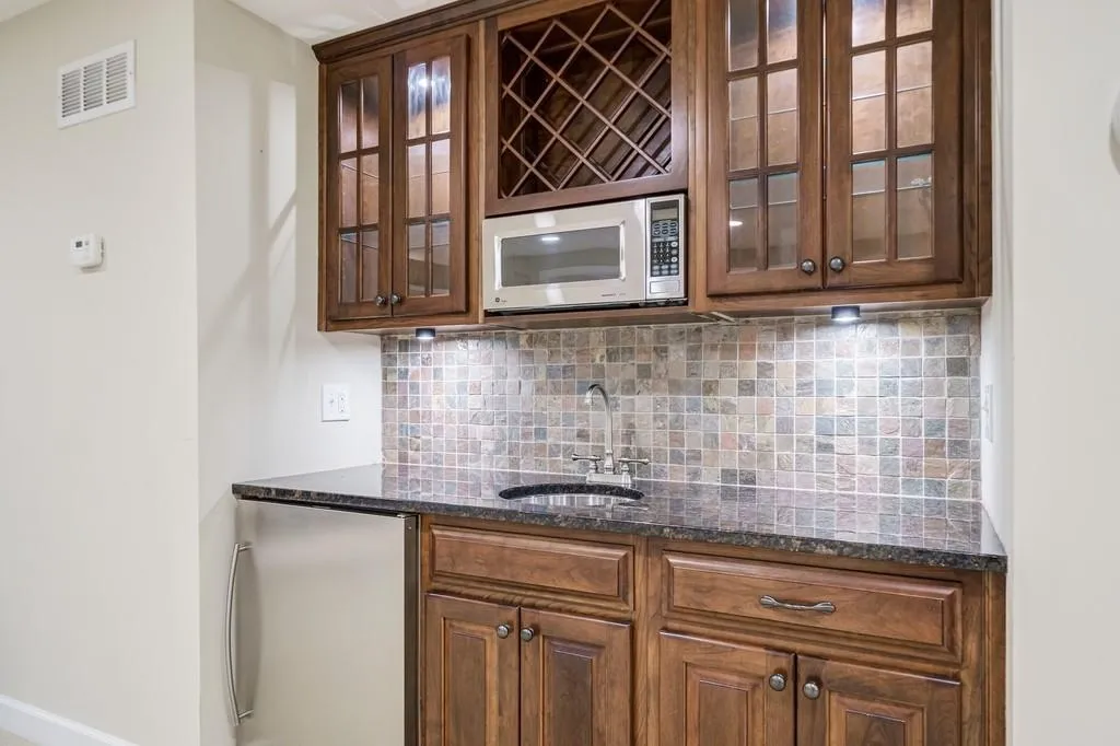 40 Quarry Lake Court, Sandy Springs, Georgia 30342, 4 Bedrooms Bedrooms, ,4 BathroomsBathrooms,Residential,Sold,40 Quarry Lake Court,6974704