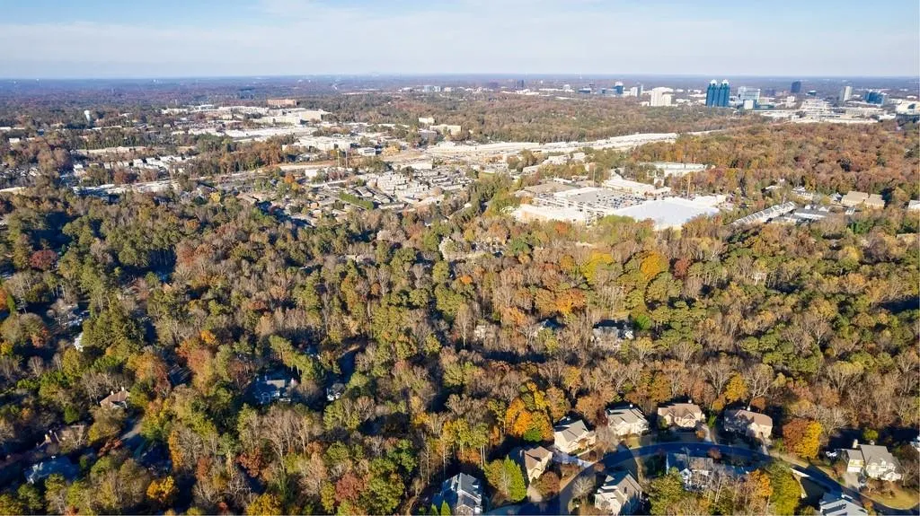 40 Quarry Lake Court, Sandy Springs, Georgia 30342, 4 Bedrooms Bedrooms, ,4 BathroomsBathrooms,Residential,Sold,40 Quarry Lake Court,6974704