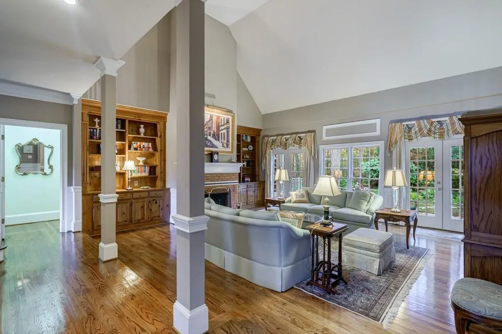 40 Quarry Lake Court, Sandy Springs, Georgia 30342, 4 Bedrooms Bedrooms, ,4 BathroomsBathrooms,Residential,Sold,40 Quarry Lake Court,6974704