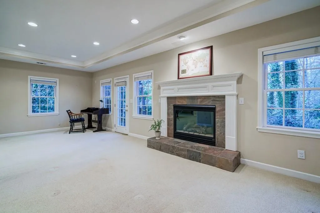 40 Quarry Lake Court, Sandy Springs, Georgia 30342, 4 Bedrooms Bedrooms, ,4 BathroomsBathrooms,Residential,Sold,40 Quarry Lake Court,6974704