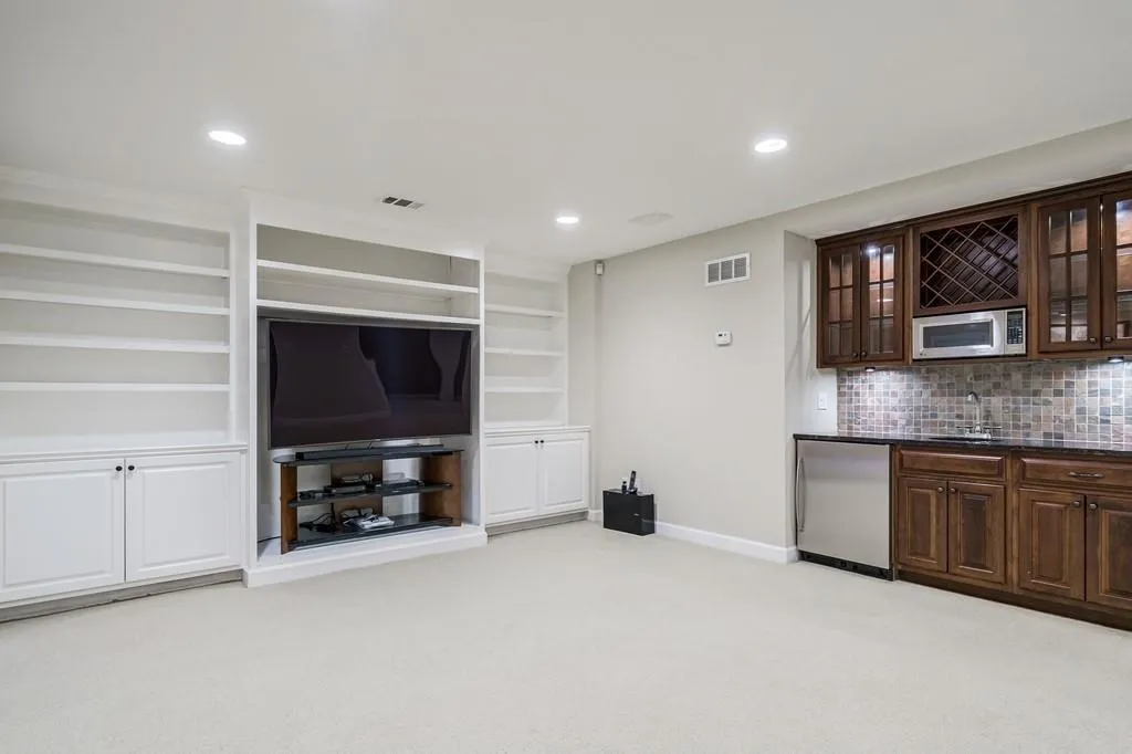 40 Quarry Lake Court, Sandy Springs, Georgia 30342, 4 Bedrooms Bedrooms, ,4 BathroomsBathrooms,Residential,Sold,40 Quarry Lake Court,6974704