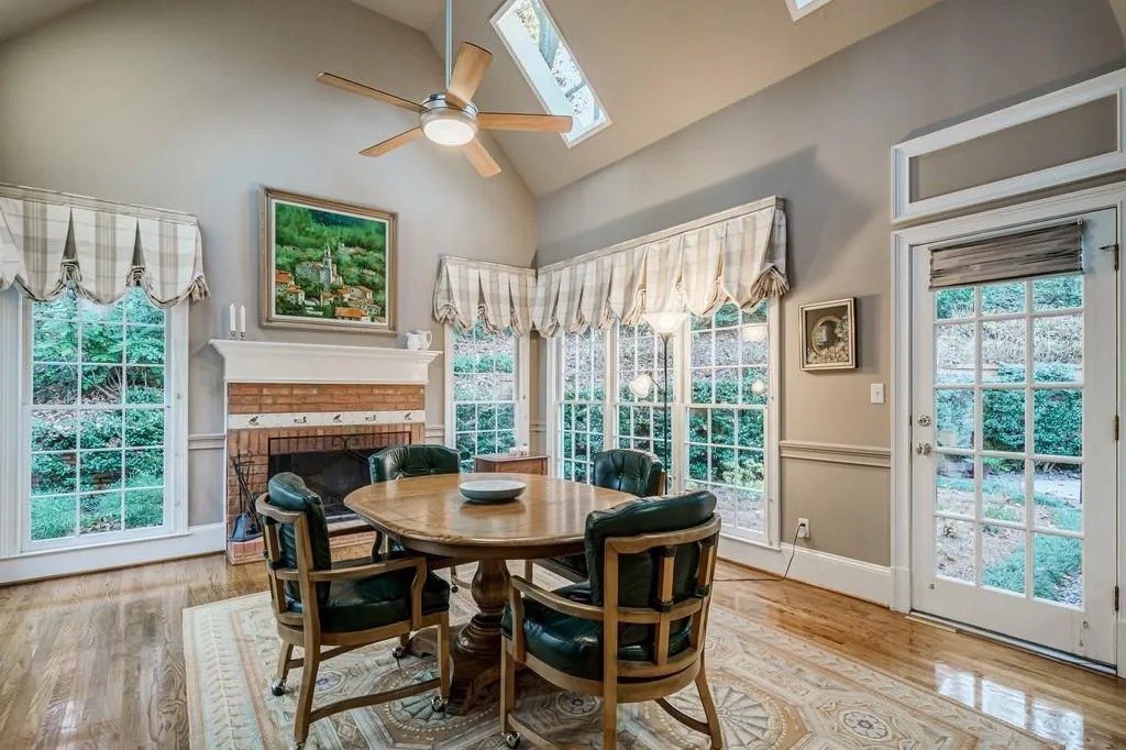 40 Quarry Lake Court, Sandy Springs, Georgia 30342, 4 Bedrooms Bedrooms, ,4 BathroomsBathrooms,Residential,Sold,40 Quarry Lake Court,6974704