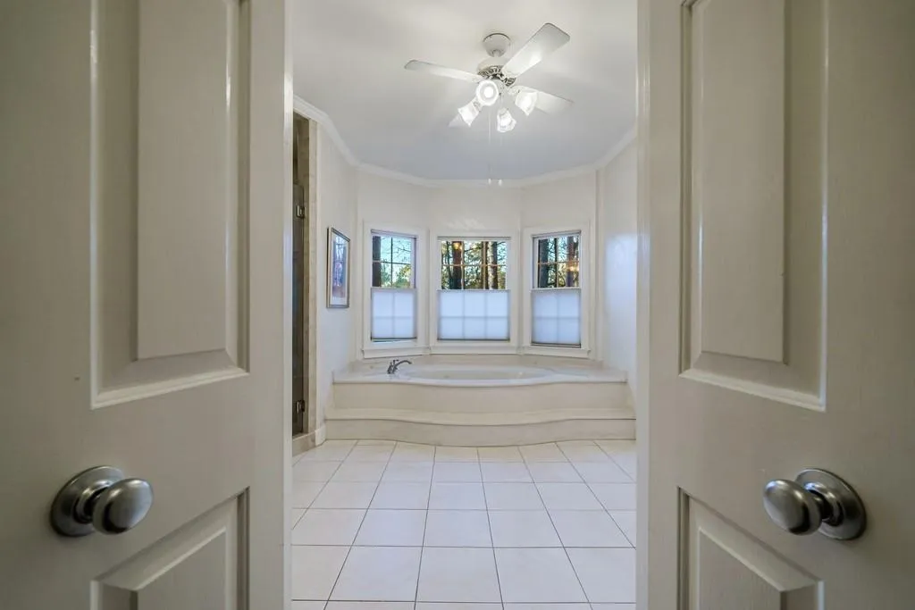 40 Quarry Lake Court, Sandy Springs, Georgia 30342, 4 Bedrooms Bedrooms, ,4 BathroomsBathrooms,Residential,Sold,40 Quarry Lake Court,6974704