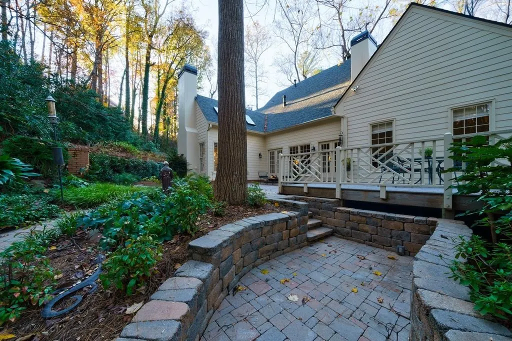 40 Quarry Lake Court, Sandy Springs, Georgia 30342, 4 Bedrooms Bedrooms, ,4 BathroomsBathrooms,Residential,Sold,40 Quarry Lake Court,6974704