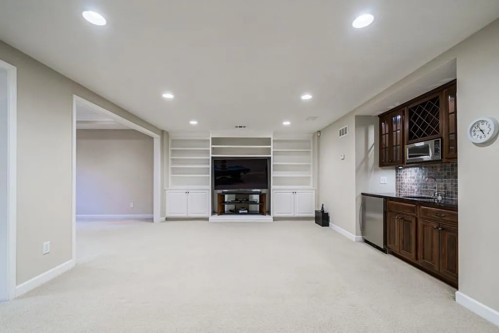 40 Quarry Lake Court, Sandy Springs, Georgia 30342, 4 Bedrooms Bedrooms, ,4 BathroomsBathrooms,Residential,Sold,40 Quarry Lake Court,6974704