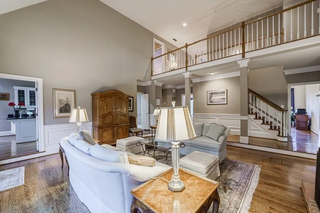 40 Quarry Lake Court, Sandy Springs, Georgia 30342, 4 Bedrooms Bedrooms, ,4 BathroomsBathrooms,Residential,Sold,40 Quarry Lake Court,6974704