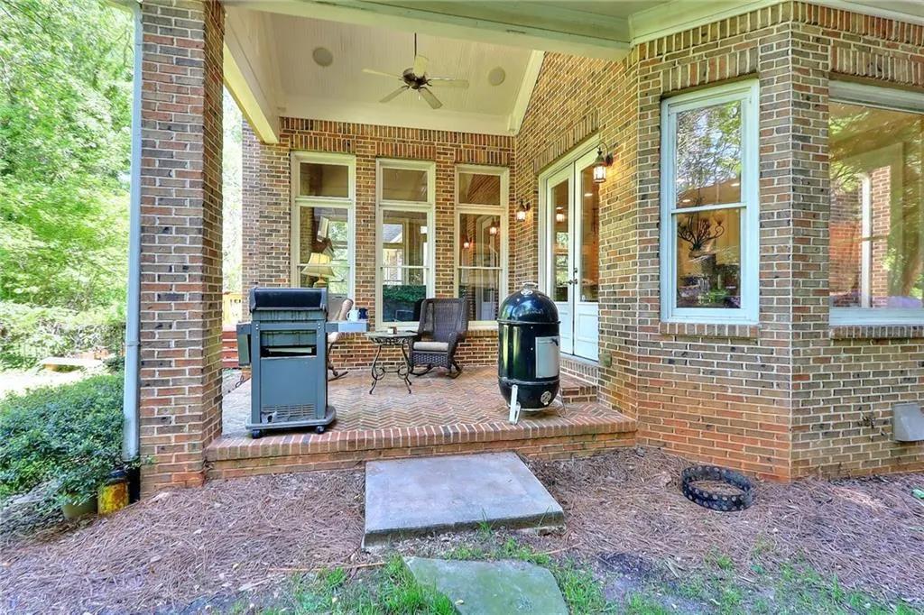 View of patio / terrace with ceiling fan