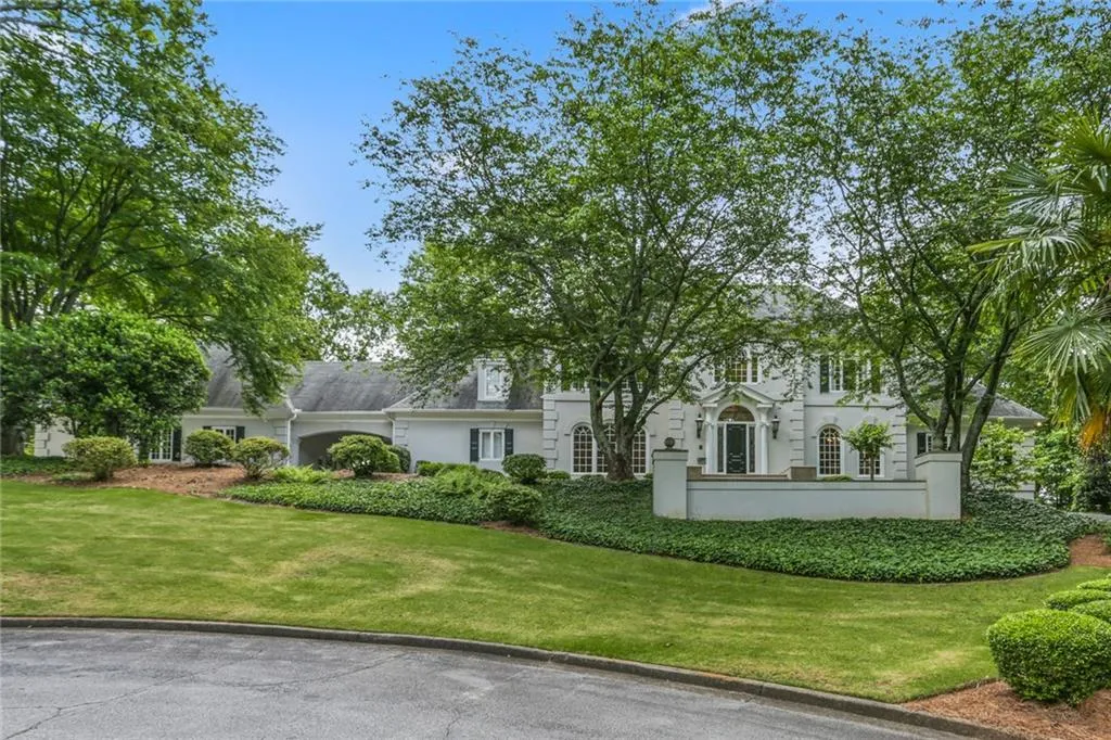 125 Parc Du Chateau Court, Atlanta, Georgia 30327, 5 Bedrooms Bedrooms, ,5 BathroomsBathrooms,Residential,Sold,125 Parc Du Chateau Court,6719830