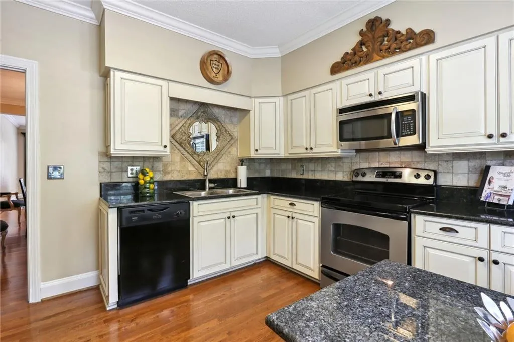 5996 Mitchell Road Unit 10, Sandy Springs, Georgia 30328, 2 Bedrooms Bedrooms, ,2 BathroomsBathrooms,Residential,Sold,5996 Mitchell Road Unit 10,7238242
