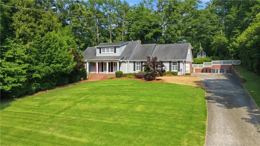 2 Walnut Drive, Cartersville, Georgia 30120