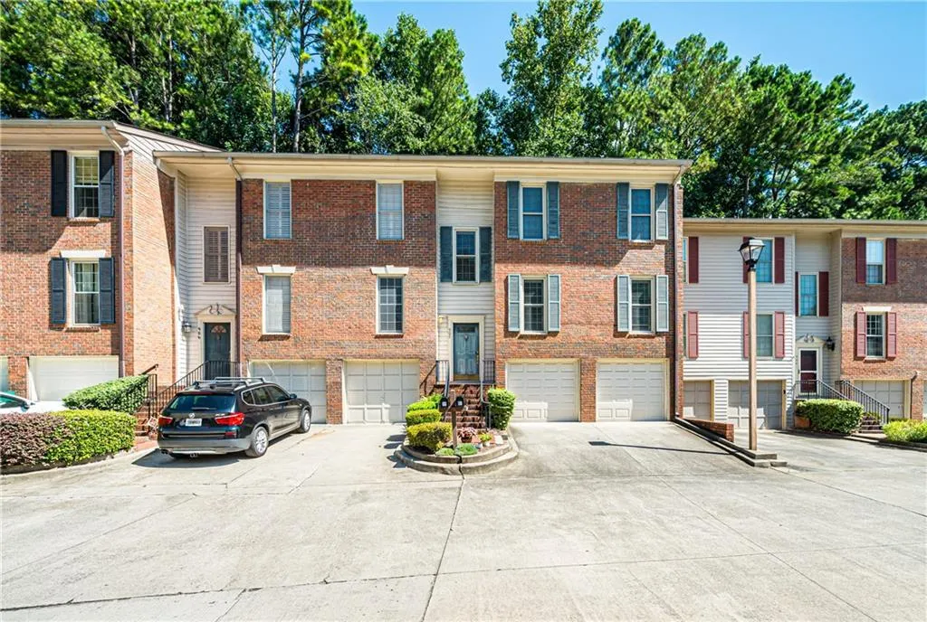 905 Brandywine Circle, Sandy Springs, Georgia 30350, 3 Bedrooms Bedrooms, ,3 BathroomsBathrooms,Residential,Sold,905 Brandywine Circle,6933090