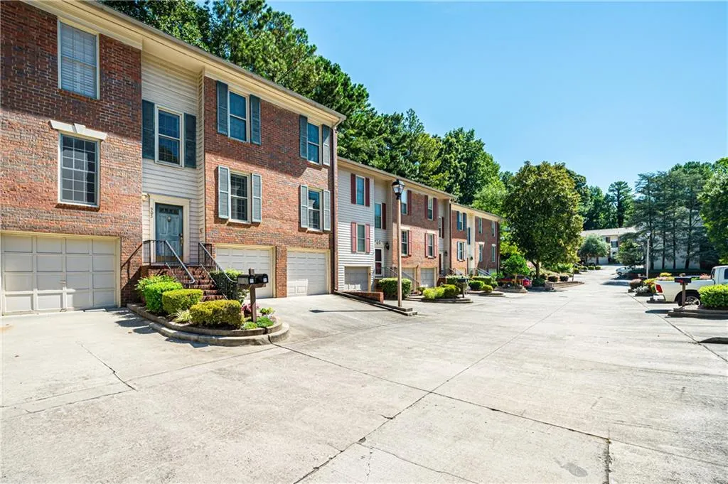 905 Brandywine Circle, Sandy Springs, Georgia 30350, 3 Bedrooms Bedrooms, ,3 BathroomsBathrooms,Residential,Sold,905 Brandywine Circle,6933090