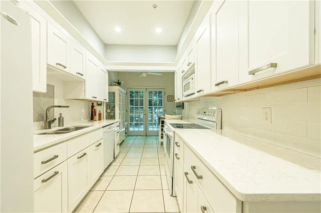 905 Brandywine Circle, Sandy Springs, Georgia 30350, 3 Bedrooms Bedrooms, ,3 BathroomsBathrooms,Residential,Sold,905 Brandywine Circle,6933090